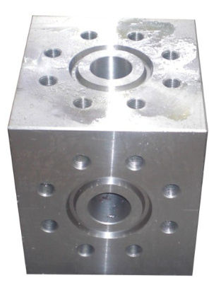 Китай 3-1/16" API 6A 10K STUDDED BLOCK TEE C/W 1-OFF INLET & 1-OFF OUTLET FLANGE BW 5,5" OD x 3,0" ID x 1,25" W/T & 1-OFF F поставщик